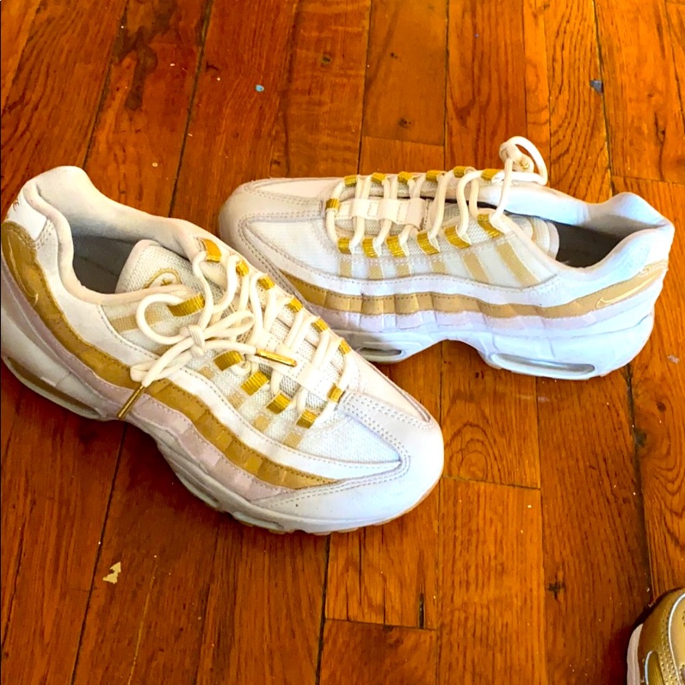 Air maxs